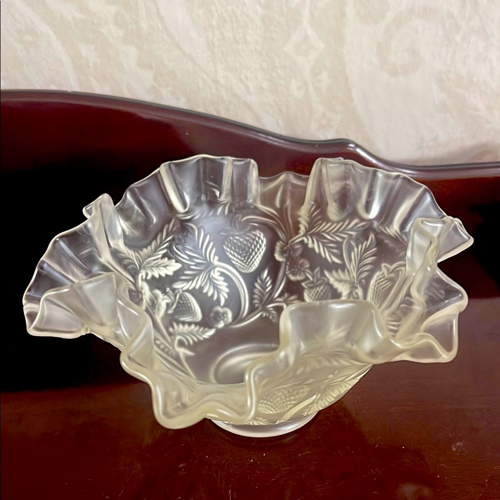 Elegant Fenton Cream Glass strawberry Art Bowl
